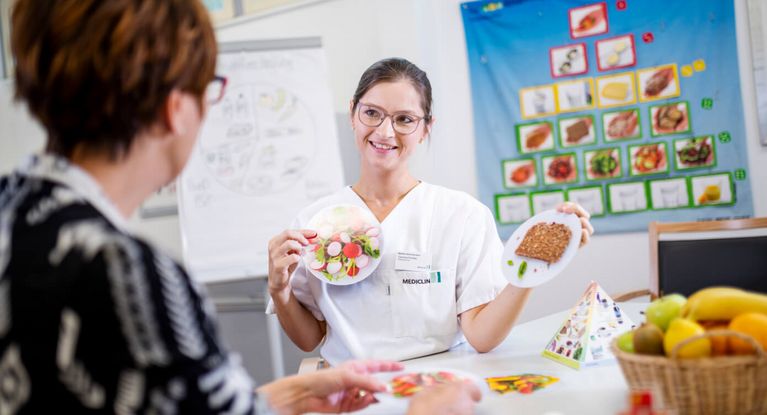 Ernährungsberaterin erklärt Ernährungspyramide