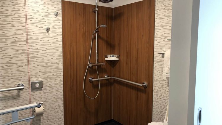 Bad im Wahlleistungszimmer in den Bosenberg Kliniken