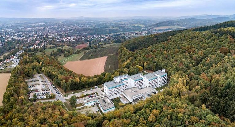 Luftaufnahme MEDICLNI Bosenberg Kliniken